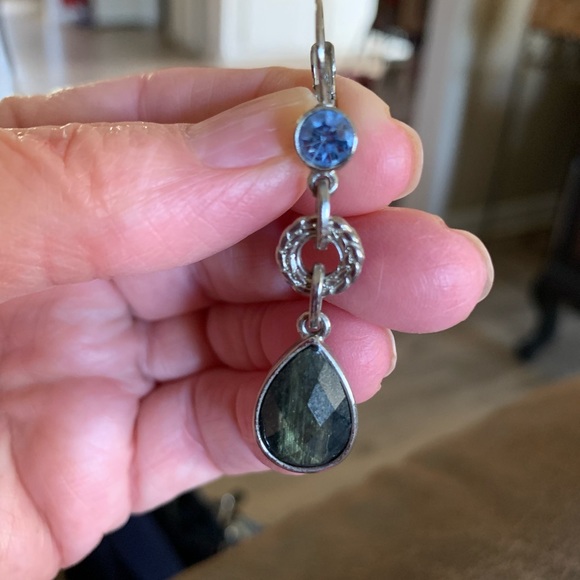 Lia Sophia lever back earrings - Picture 2 of 8